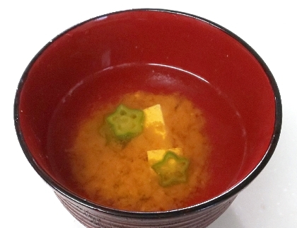 おくらと絹ごし豆腐の味噌汁