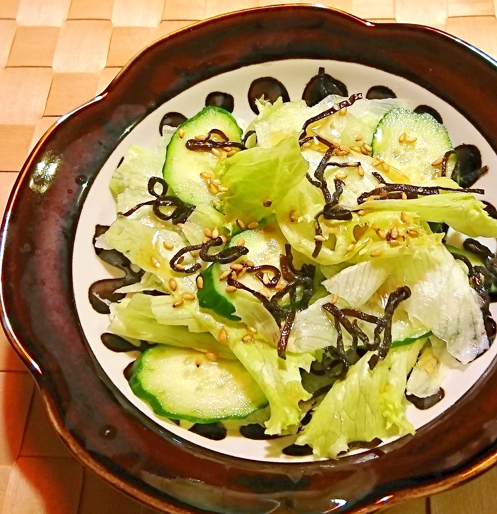 きゅうりとレタスの簡単塩昆布サラダ