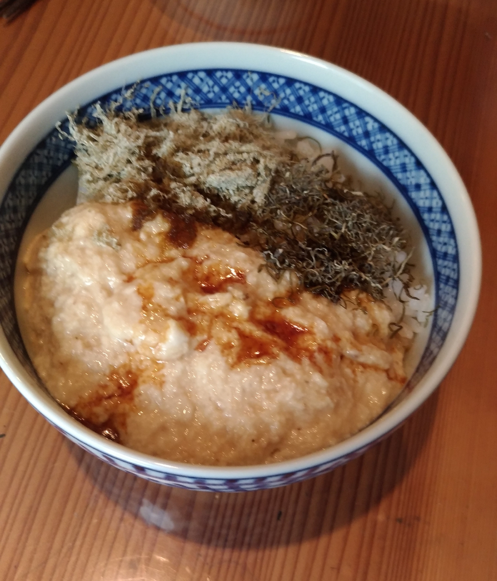 とろろトリオ丼