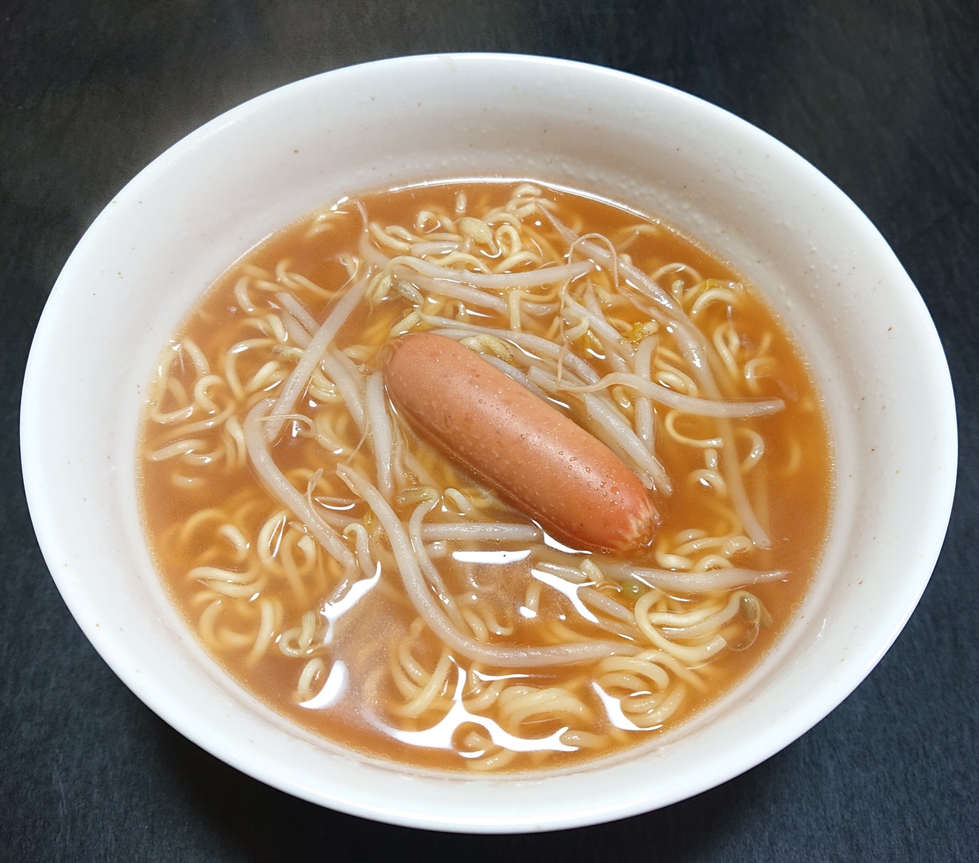 インスタントで☆もやしとウインナーの味噌ラーメン