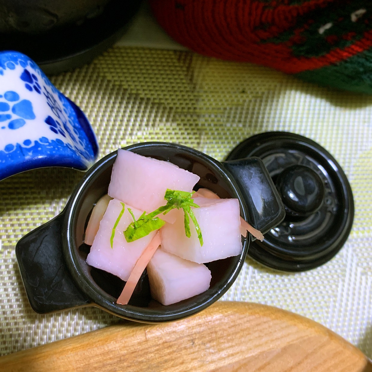 紅生姜と大根の淡墨桜色ピクルス