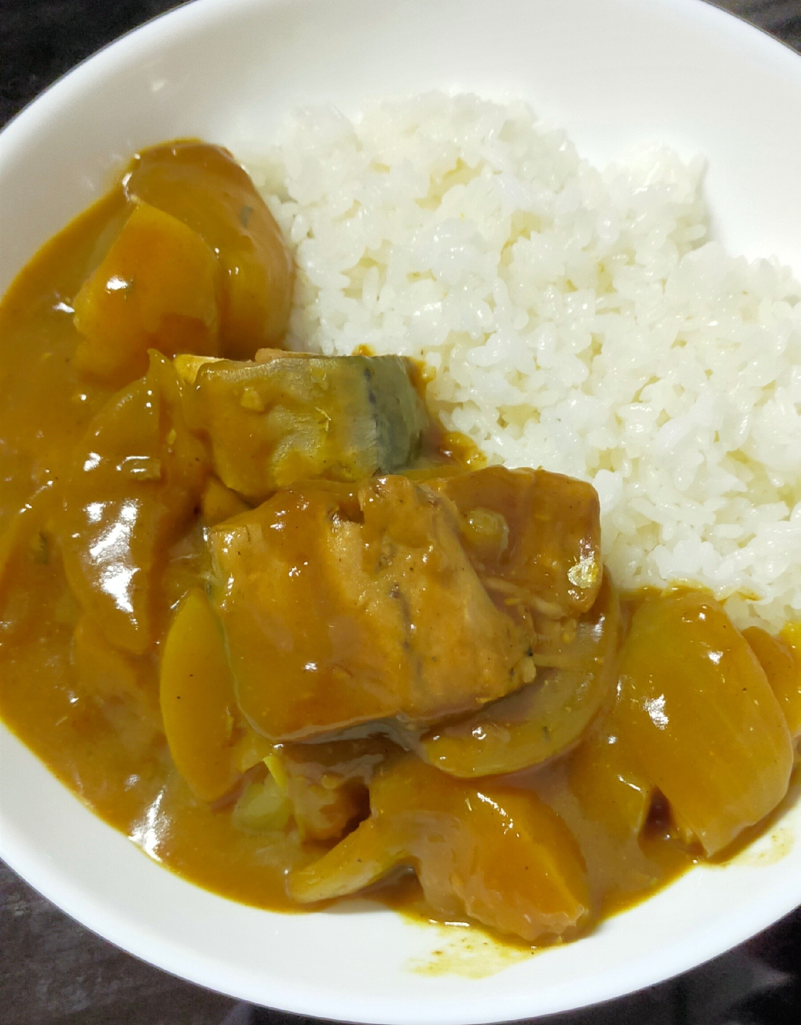 ボリューム満点！さばカレー