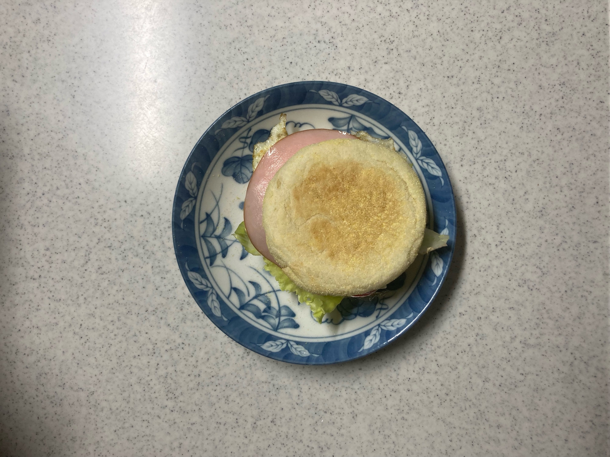 イングリッシュマフィンのサンドイッチ