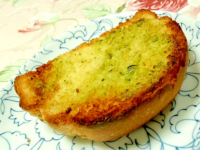 香りよく濃厚風味❤マヨバターのバジル大蒜トースト❤