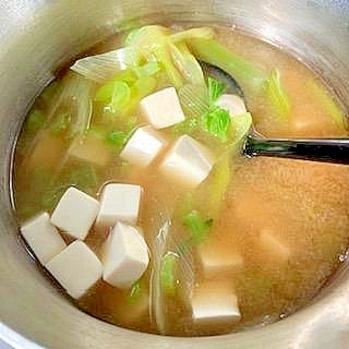豆腐・長ねぎ・大根葉の味噌汁