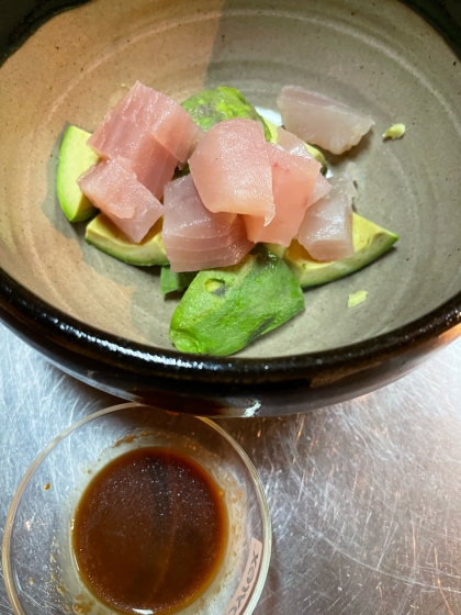 まぐろの鮮度とアボカドの調和、まぐろアボカド丼