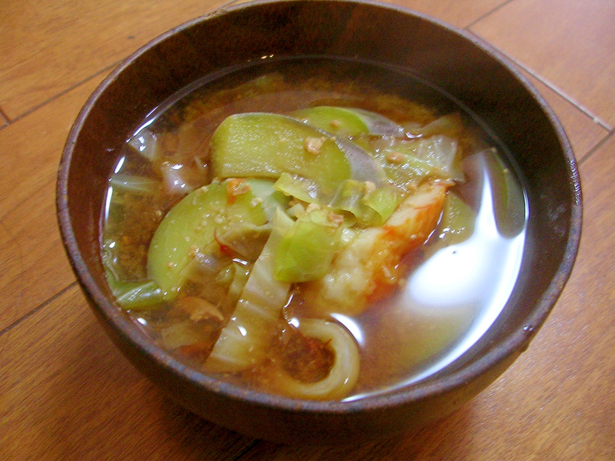 漢方食材ベニバナ入り　夏野菜たっぷりお味噌汁