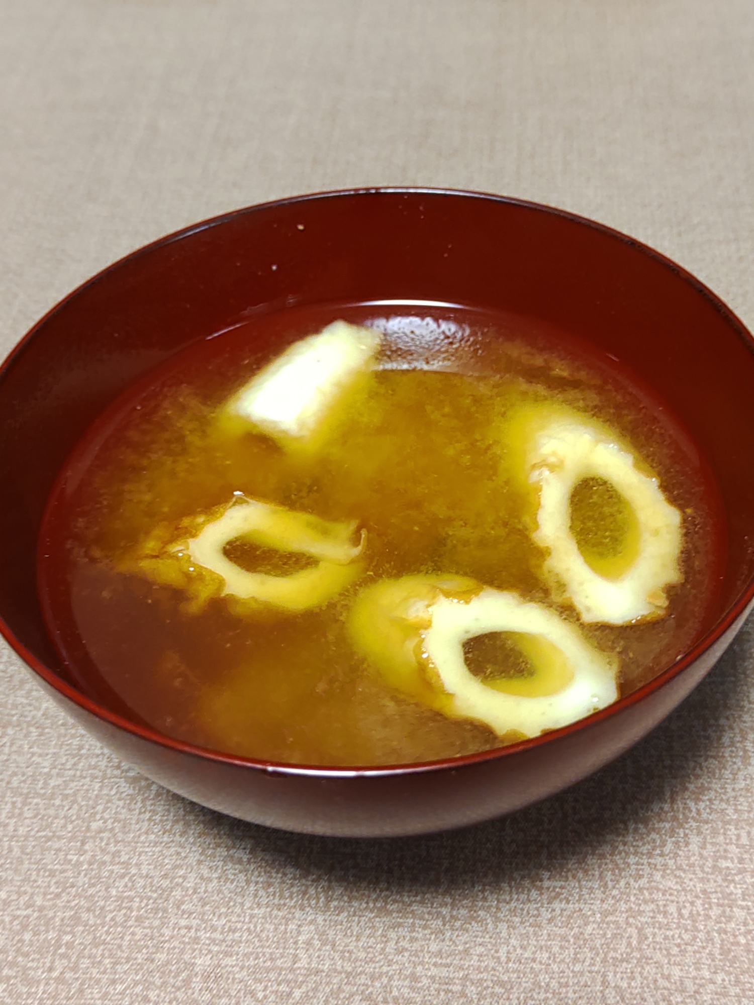 ちくわと玉ねぎの味噌汁