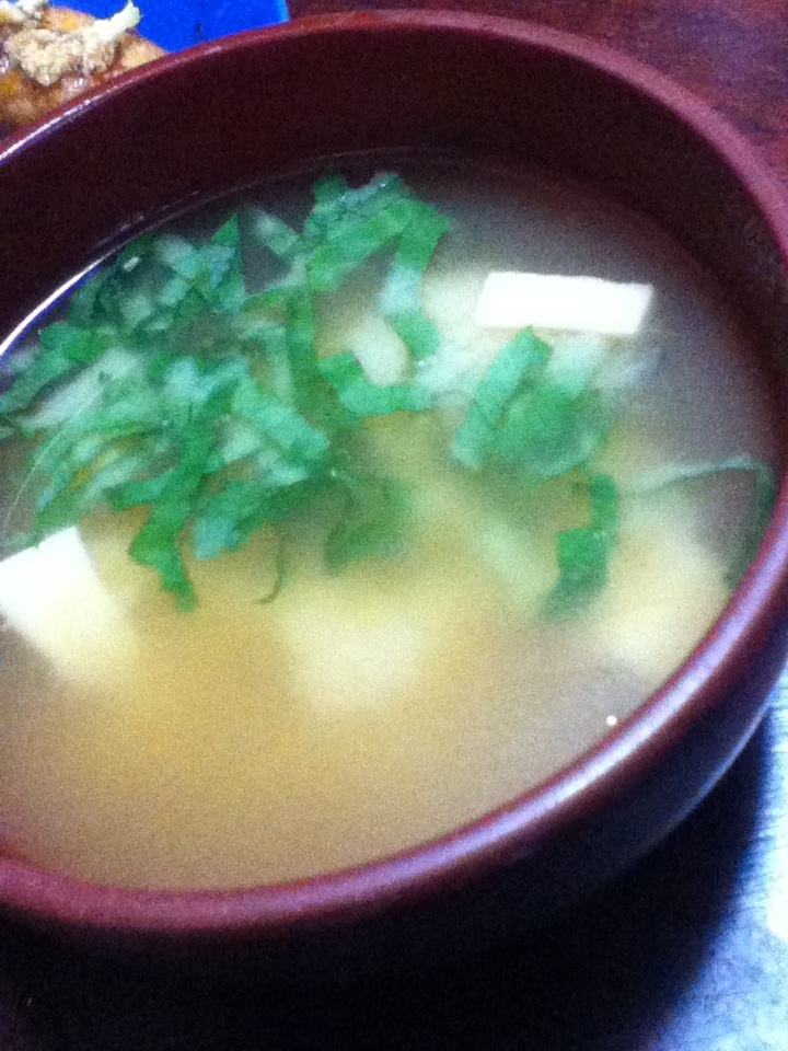 高野豆腐と青紫蘇と玉ねぎの味噌汁