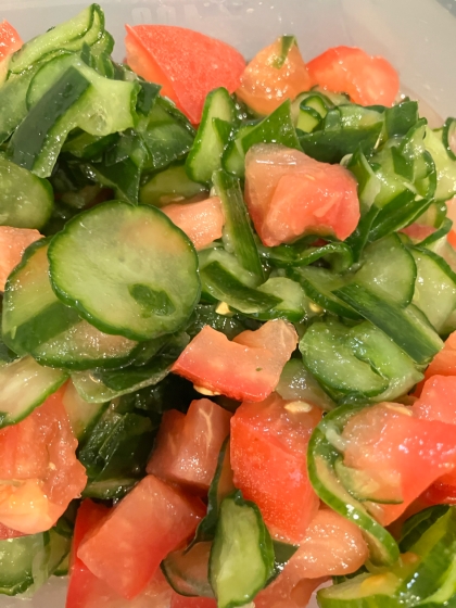 サッパリ食べたい！わかめ＆きゅうり＆トマトの酢の物