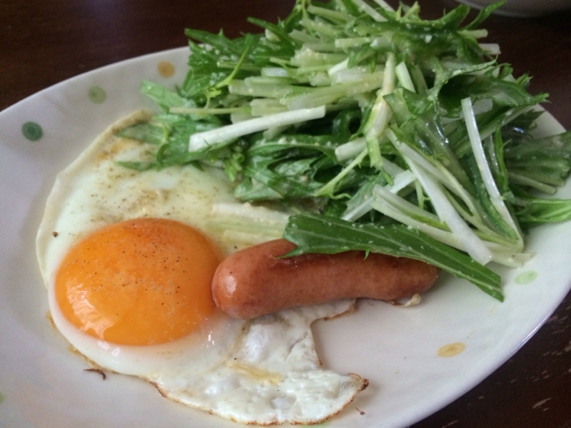 朝食に水菜とピーマンのサラダ