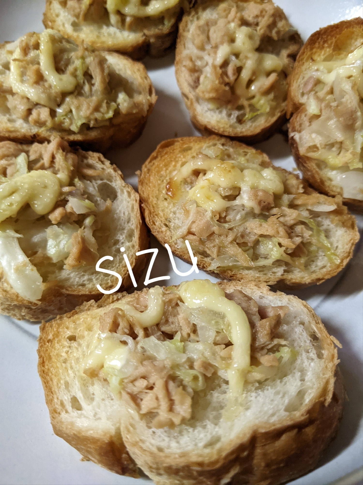 ツナとキャベツのっけパン