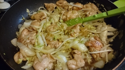 白菜ともやし鶏むね肉のオイスター生姜炒め