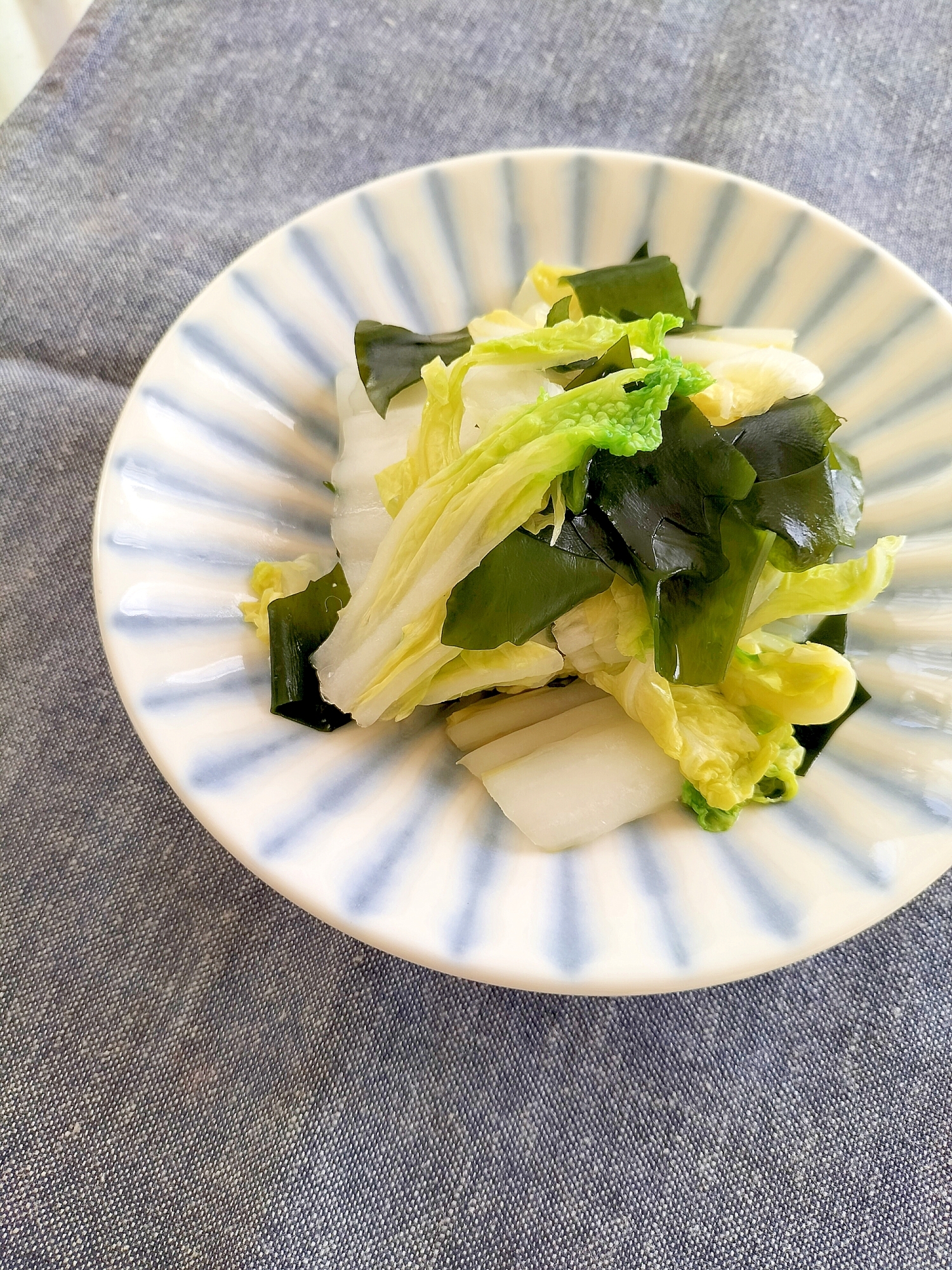 白菜とわかめの塩にんにく風味♪