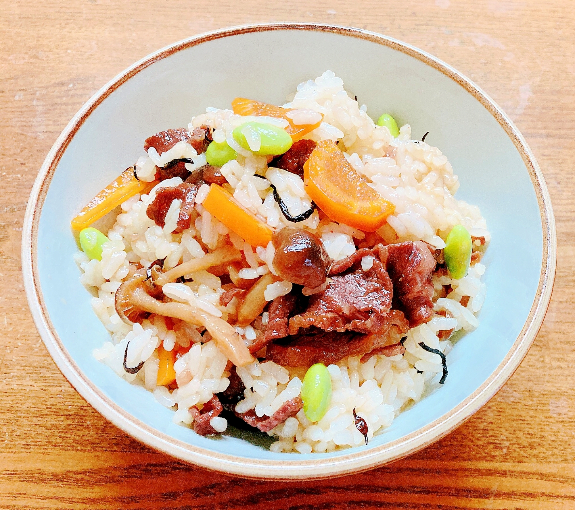 牛肉とひじきと枝豆の混ぜご飯