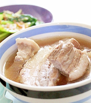 本格派バクテー(肉骨茶)でシンガポール気分♪