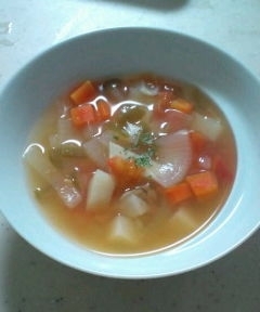 自宅からこれでもかっという量の野菜が送られてきて、消費するためにスープを作りました!!一気に色々たべれて良かったです♪♪ありがとうございます!