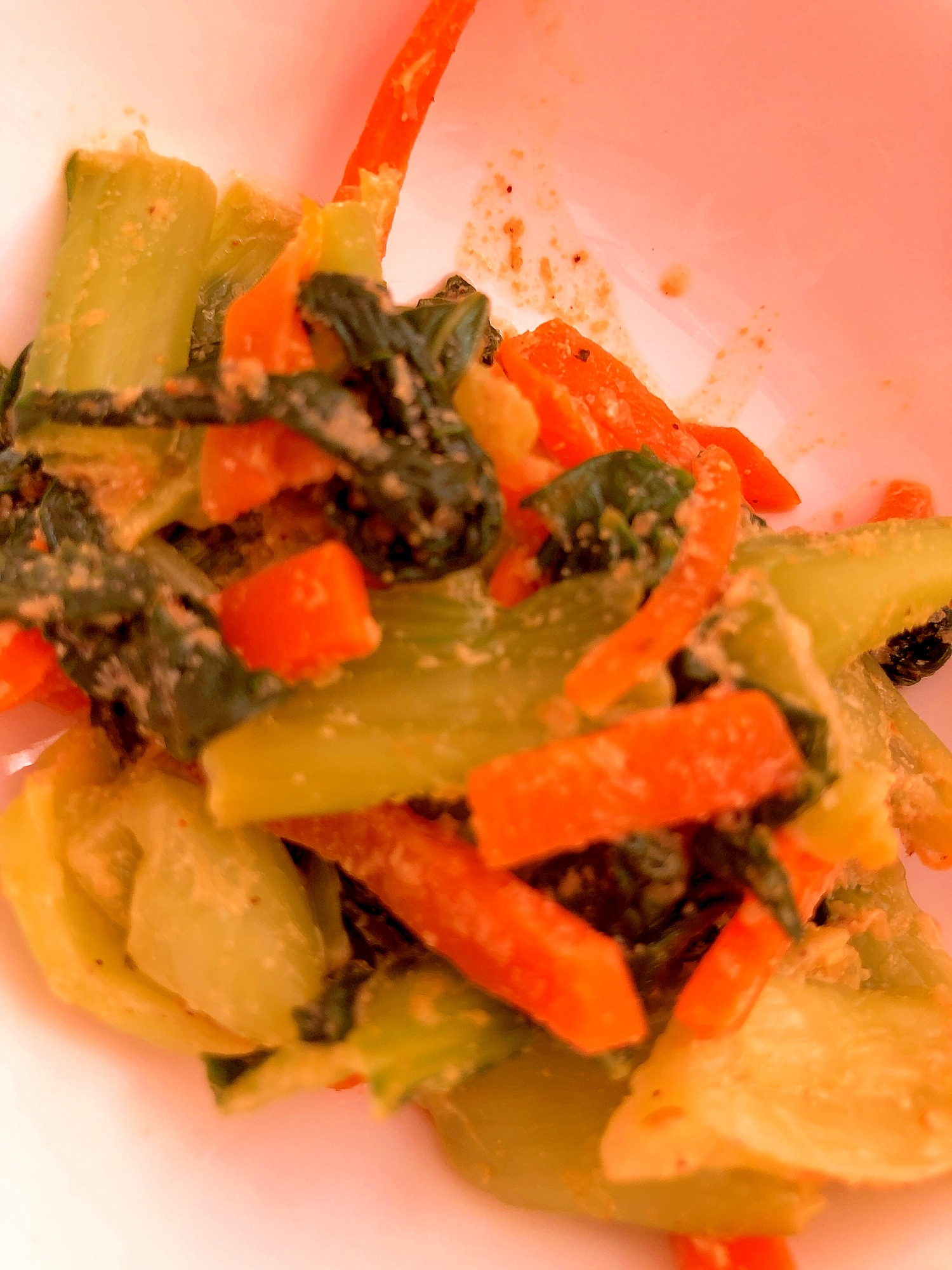 副菜にどうぞ♬小松菜とにんじんのごまごま和え