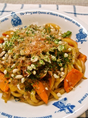 残り野菜で至高の焼きうどん★とんかつソースで