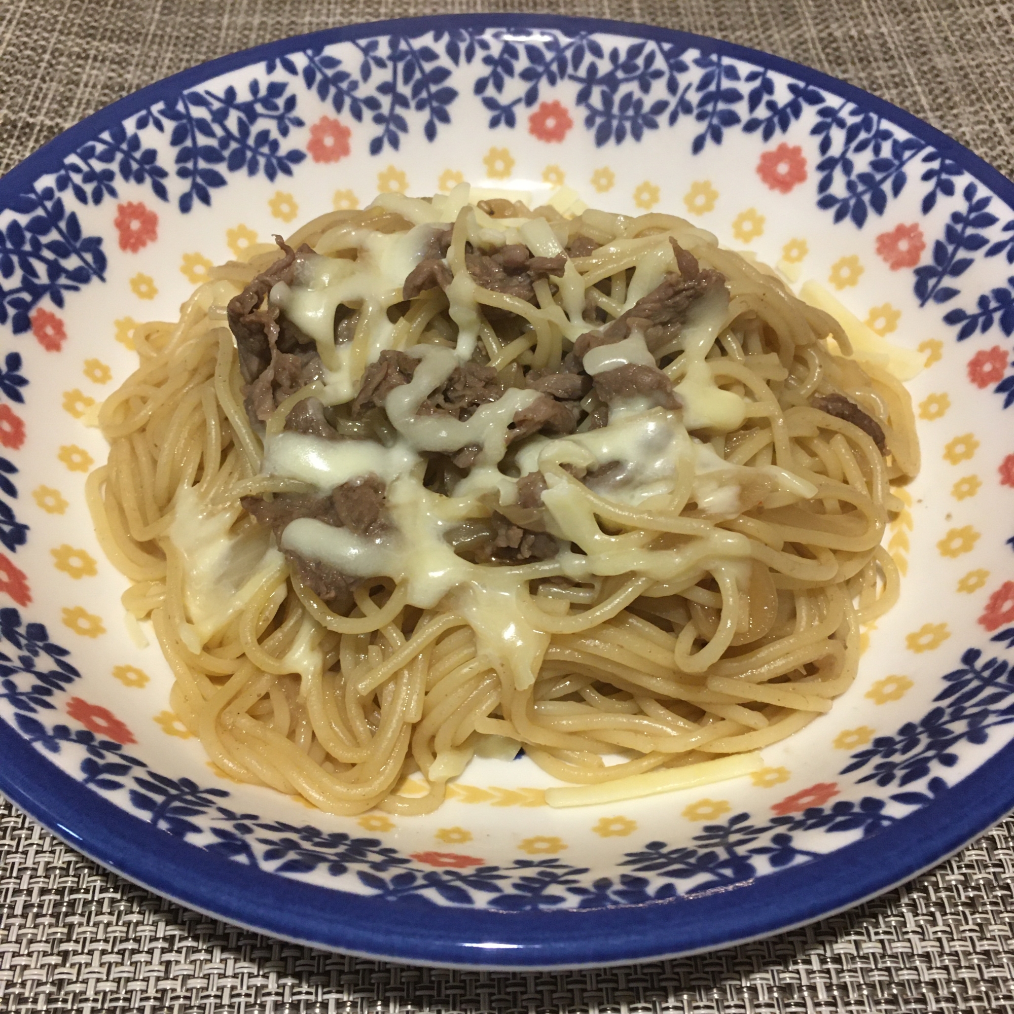 牛肉と玉ねぎの和風チーズパスタ