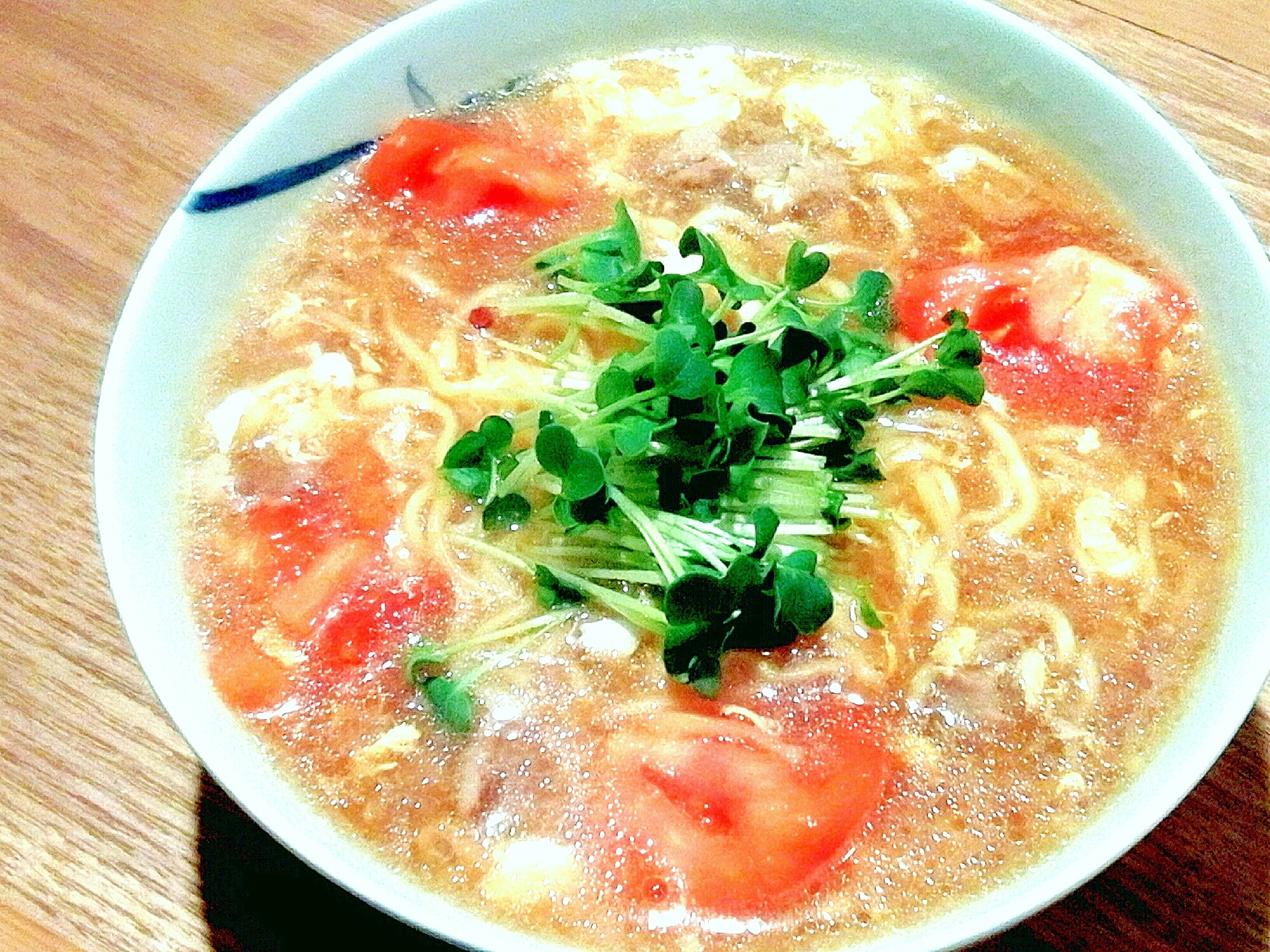 醤油ラーメンでトマトサンラー麺