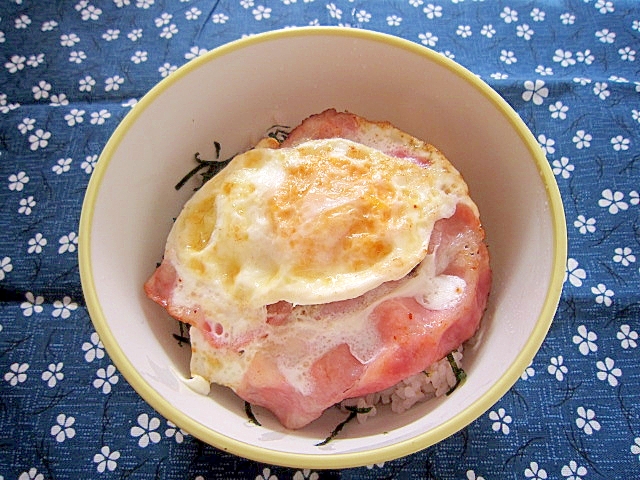 ベーコンエッグ丼