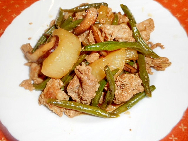 大根・豚肉・椎茸・インゲンの煮物