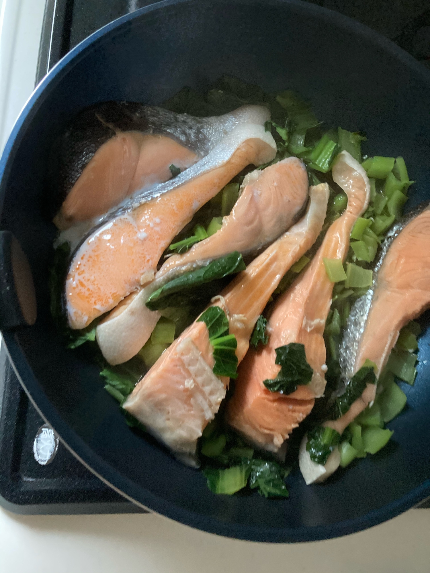 小松菜と鮭の蒸し焼き