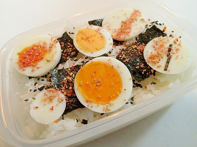 お弁当　海苔とゆで卵の黒ごま・明太子ふりかけご飯