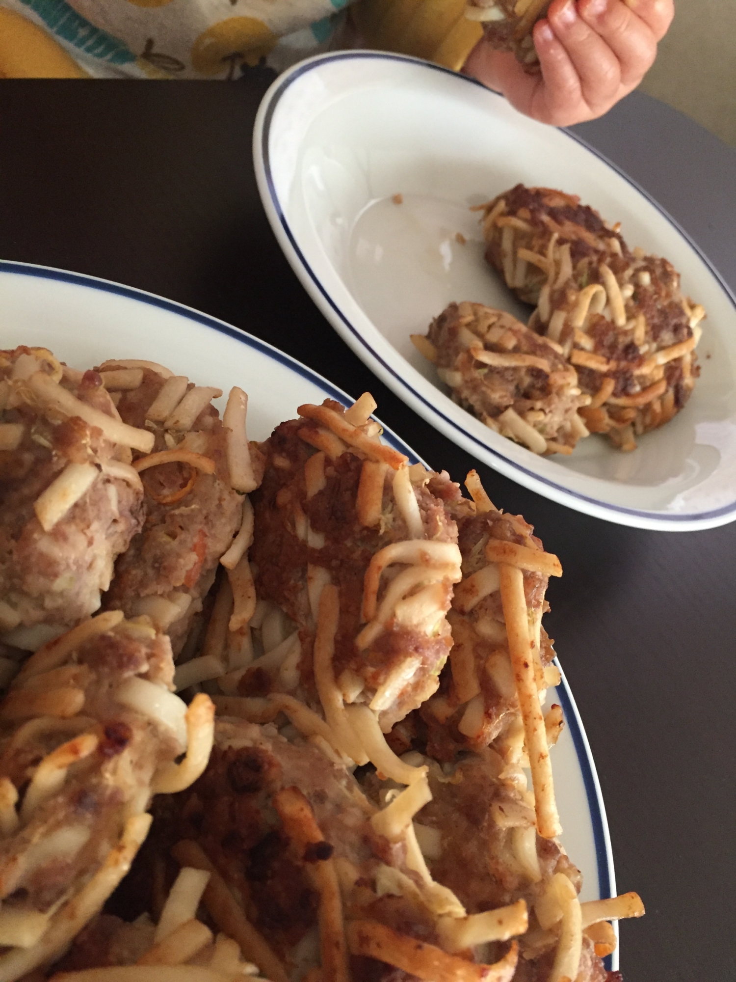 幼児食、うどん野菜入り餃子