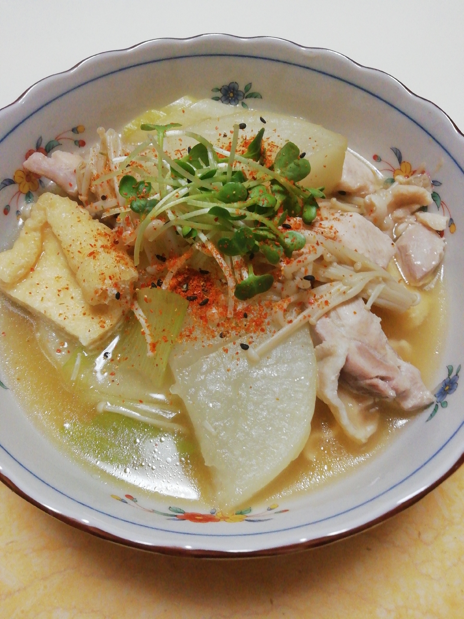 大根と鶏肉と長葱とえのきと油揚げの煮物