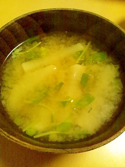 ★我が家の大根と豆苗のお味噌汁★
