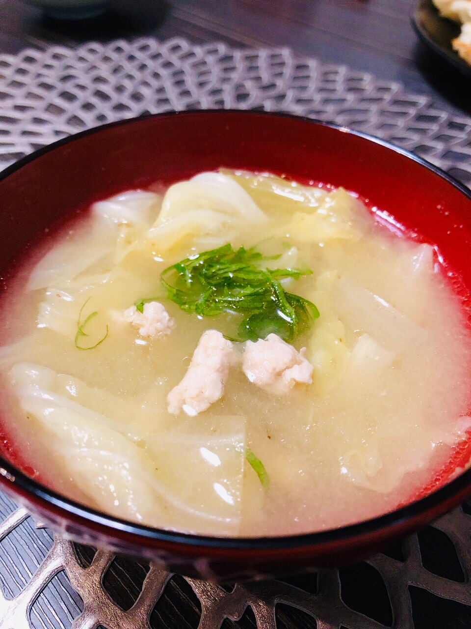 大葉香る☆鶏ひき肉とキャベツの味噌汁