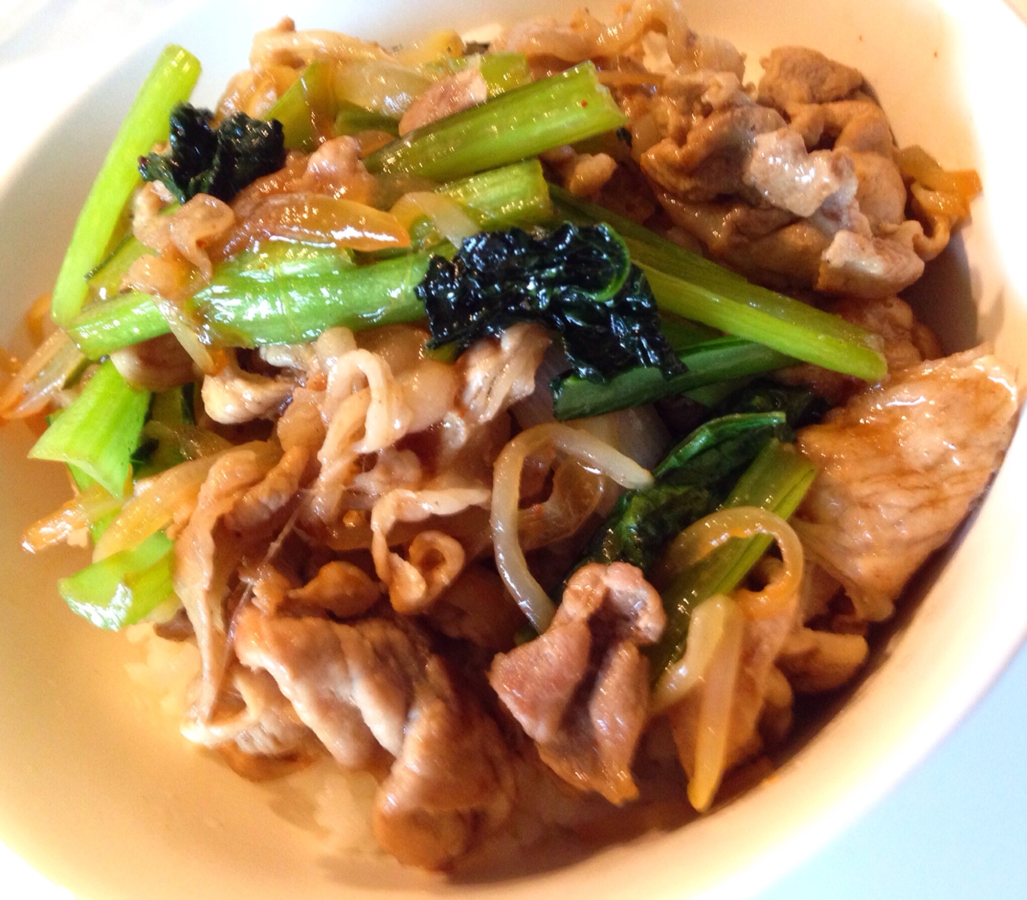 簡単すぎるズボラ飯！野菜たっぷり焼肉丼