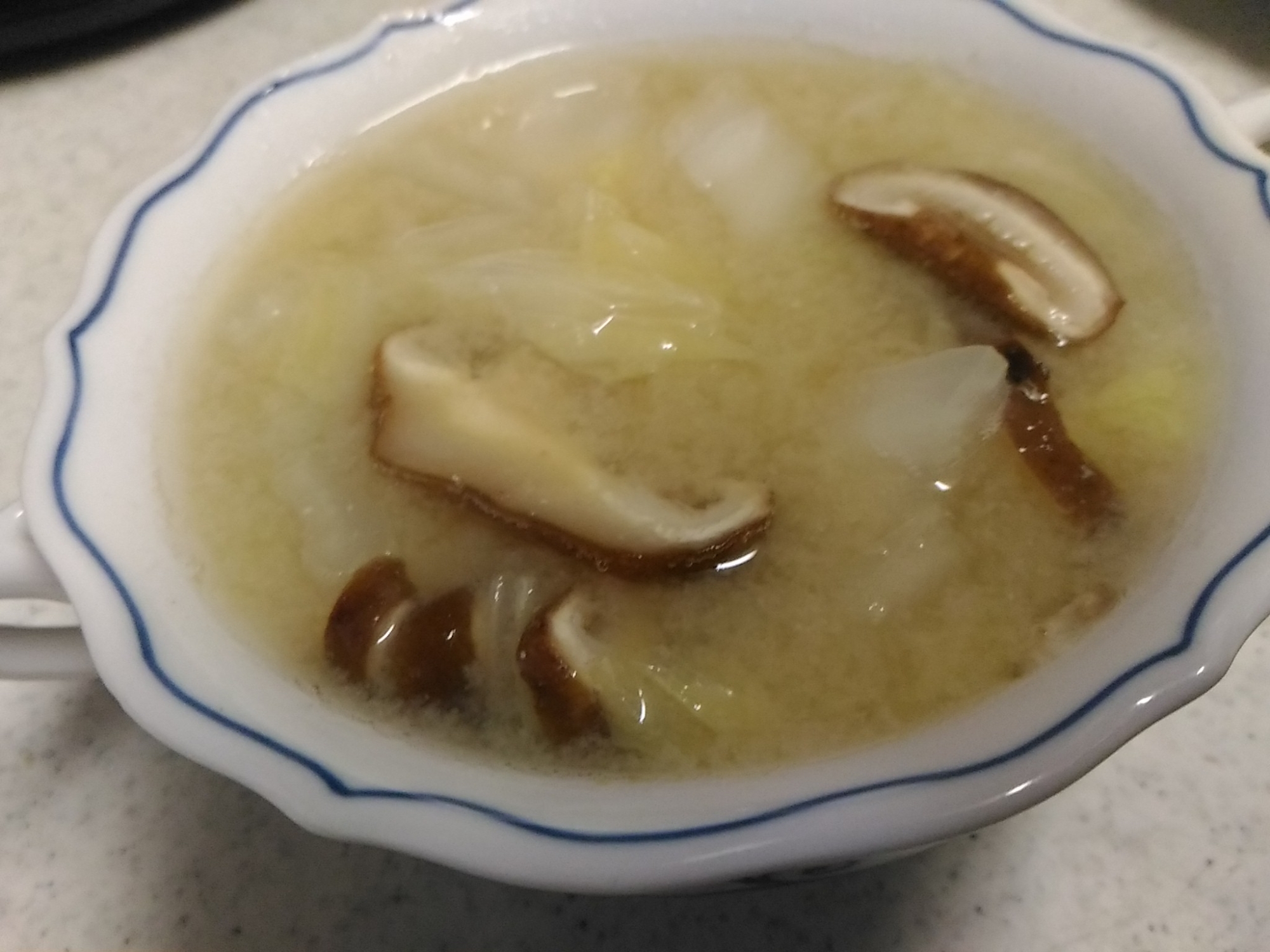椎茸と白菜の味噌汁