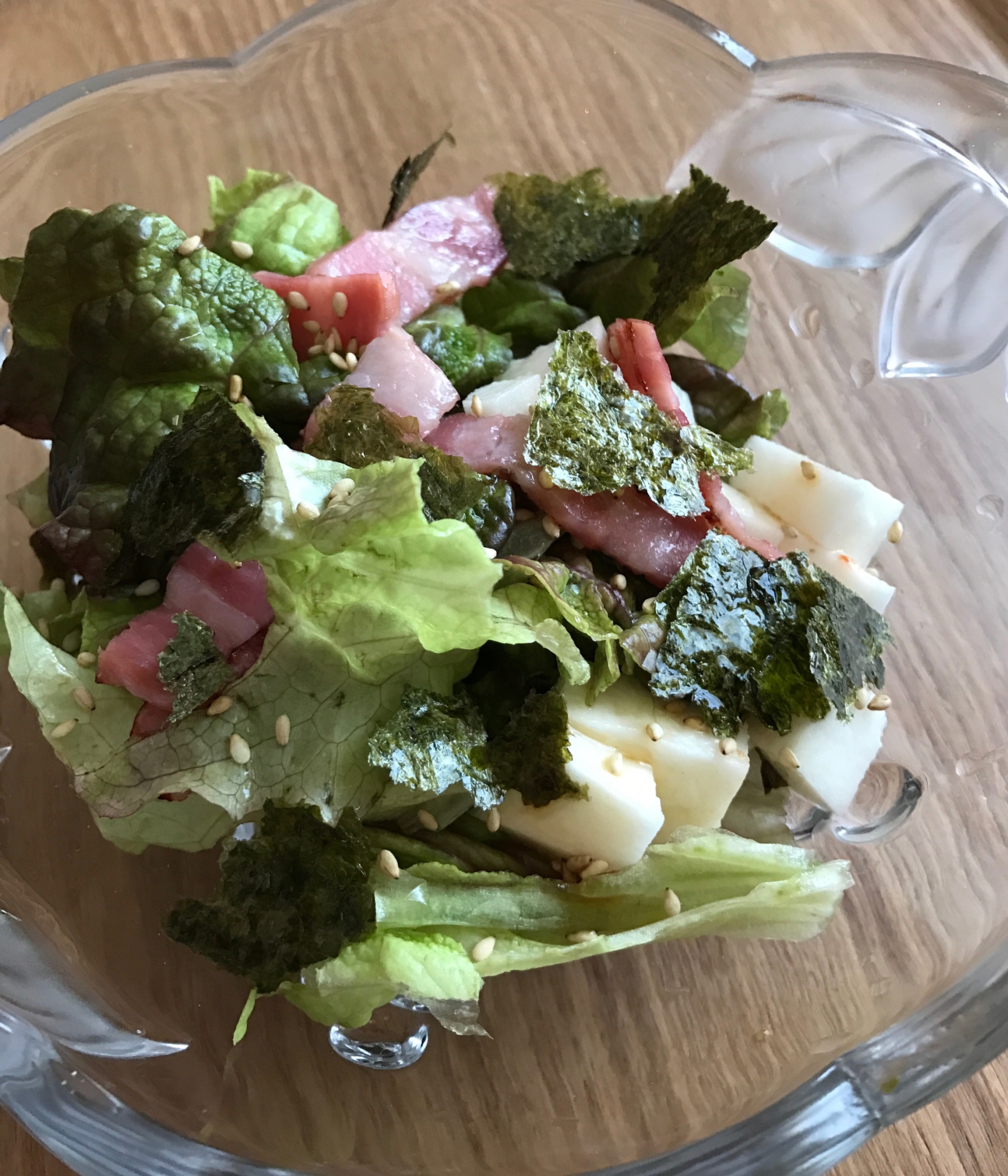 長芋とベーコン、サニーレタスの海苔サラダ