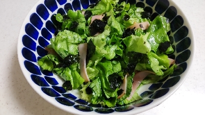 モリモリ食べられる♡レタスとハムの海苔サラダ