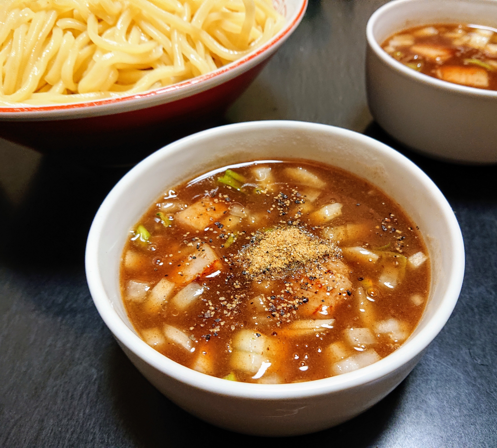 チルドで☆ベーコンと玉ねぎの豚骨魚介つけ麺