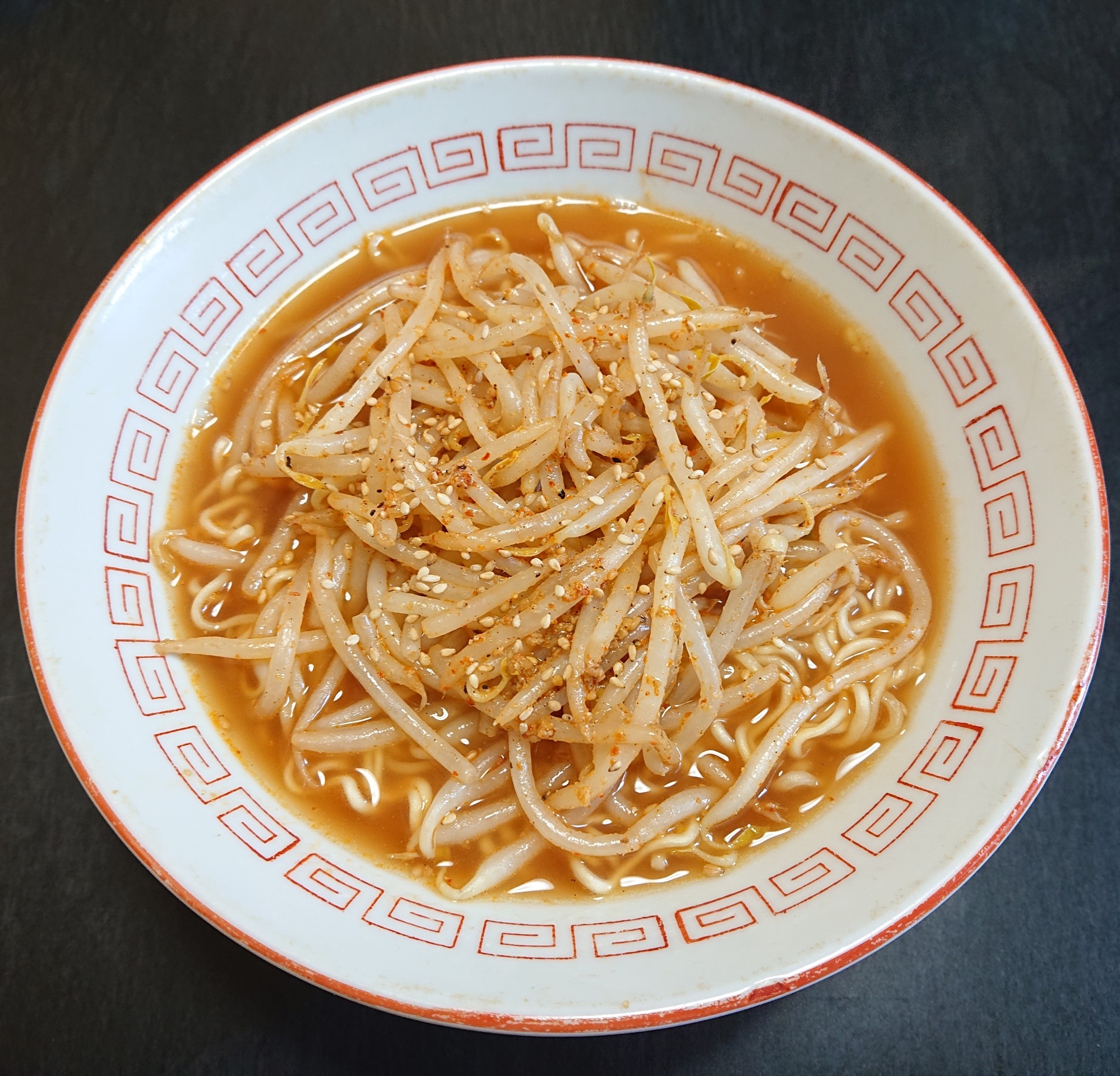 インスタントで☆激辛ごまもやしの醤油ラーメン