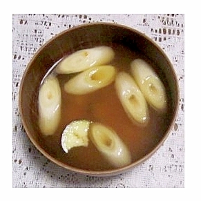 なすと長ネギの味噌汁（昆布だし）