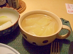 顆粒鶏ガラスープで簡単！身体温め白菜のスープ