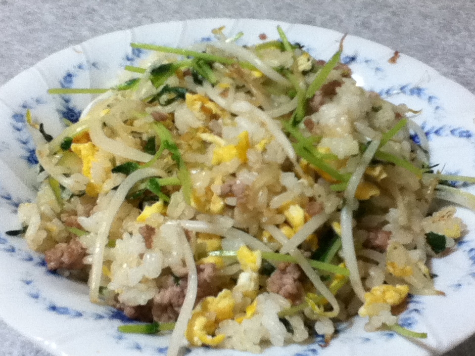 もやしと豆苗のシャキシャキチャーハン