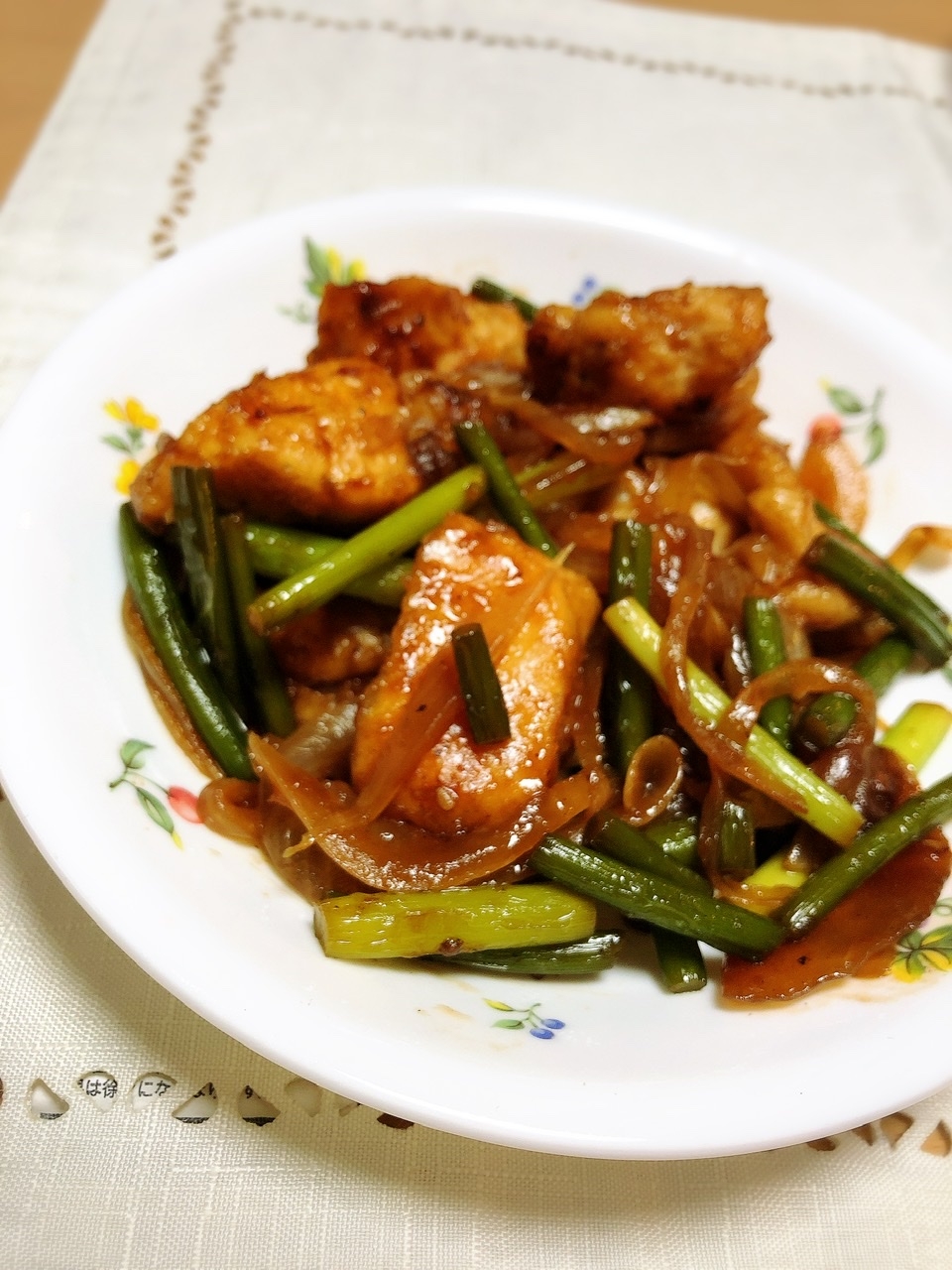 鶏肉とにんにくの芽の炒めもの