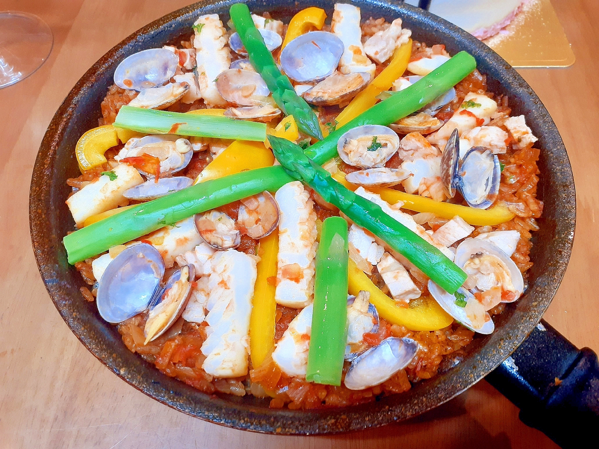 ワインに合うおつまみ 魚介とチキンのパエリア レシピ 作り方 By みりんのレシピ 楽天レシピ ワインに合うおつまみ 魚介とチキンのパエリア レシピ 作り方 By みりんのレシピ 楽天レシピ