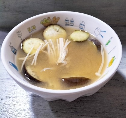 きょうはこちら♬ちょうど茄子をいただいたので早速お味噌汁に(๑´ڡ`๑)茄子のお味噌汁でほっこり出来ました✨素敵なレシピ感謝♡