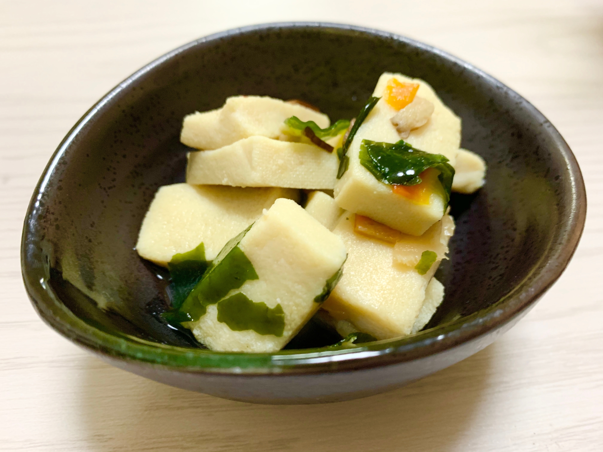ひとくち高野豆腐とわかめの含め煮
