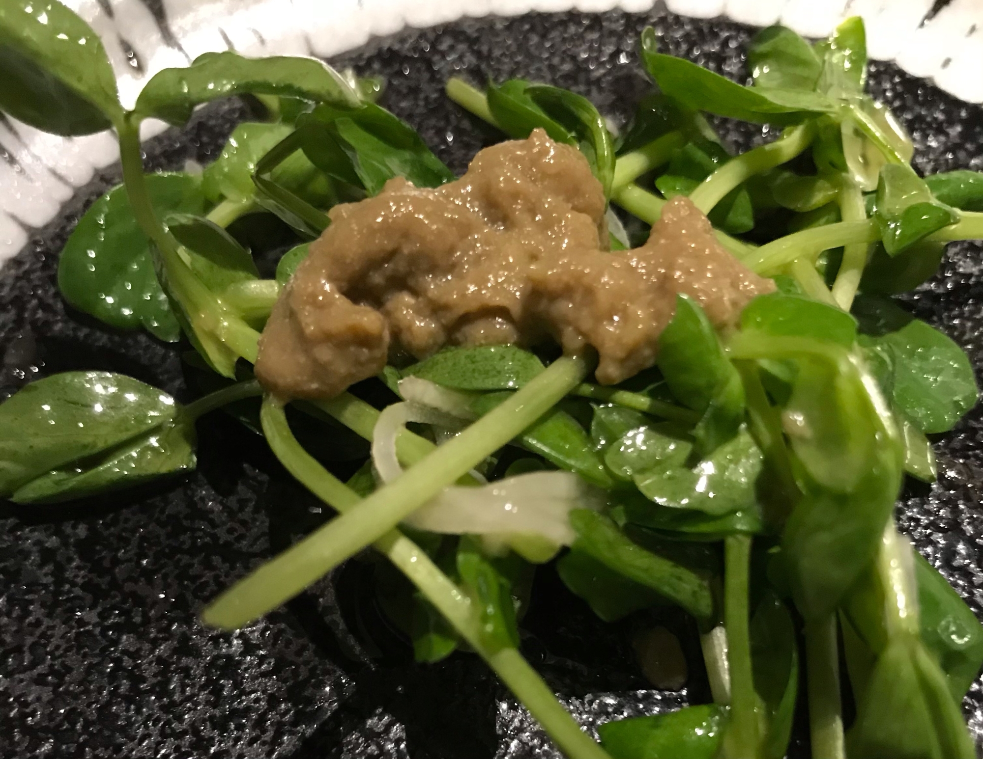 豆苗と蟹味噌のサラダ
