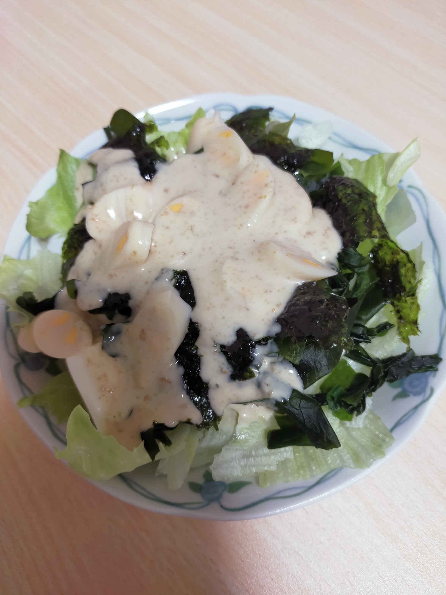韓国海苔とわかめとチーカマで♪レタス豆腐サラダ