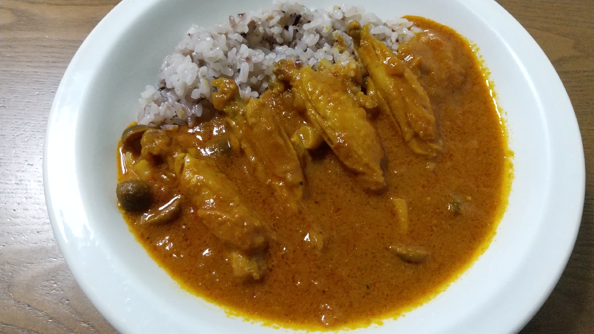 鶏手羽中としめじのチキンカレー