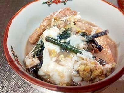蕨と　あげの　卵とじ